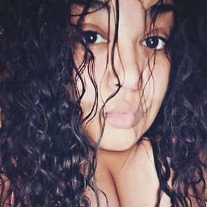 Meet your Posher, Delicia